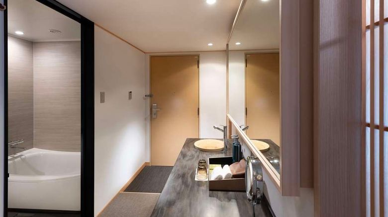 <b>DoubleTree by Hilton Kyoto Higashiyama Room</b>. Images powered by <a href="https://iceportal.shijigroup.com/" title="IcePortal" target="_blank">IcePortal</a>.