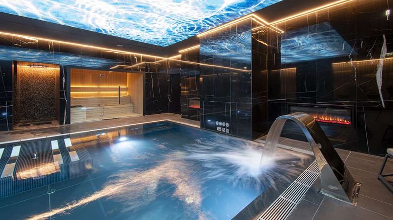 <b>EPIC SANA Marques Hotel Pool</b>. Images powered by <a href="https://iceportal.shijigroup.com/" title="IcePortal" target="_blank">IcePortal</a>.