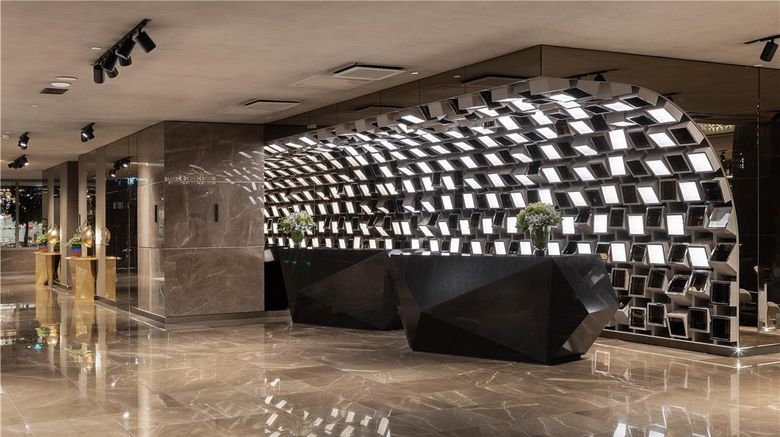 <b>EPIC SANA Marques Hotel Lobby</b>. Images powered by <a href="https://iceportal.shijigroup.com/" title="IcePortal" target="_blank">IcePortal</a>.