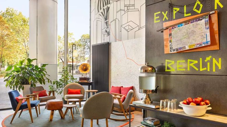 <b>Vienna House Easy by Wyndham Berlin Lobby</b>. Images powered by <a href="https://iceportal.shijigroup.com/" title="IcePortal" target="_blank">IcePortal</a>.