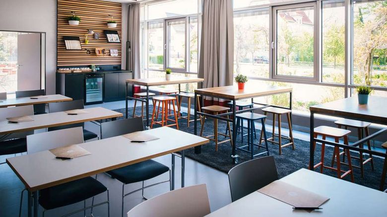 <b>Vienna House Easy by Wyndham Guenzburg Meeting</b>. Images powered by <a href="https://iceportal.shijigroup.com/" title="IcePortal" target="_blank">IcePortal</a>.