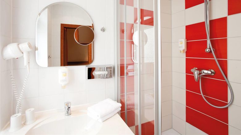 <b>Vienna House Easy by Wyndham Rostock Room</b>. Images powered by <a href="https://iceportal.shijigroup.com/" title="IcePortal" target="_blank">IcePortal</a>.
