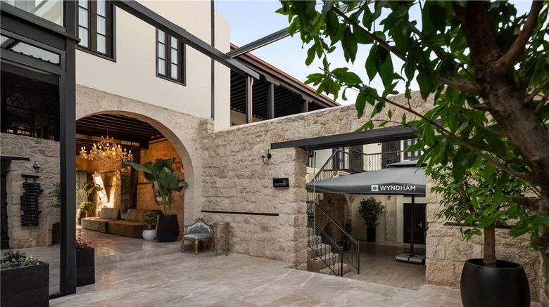 <b>Wyndham Tarsus St Paul-Mersin Lobby</b>. Images powered by <a href="https://iceportal.shijigroup.com/" title="IcePortal" target="_blank">IcePortal</a>.