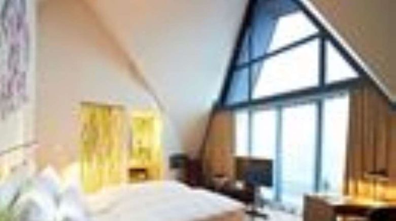 <b>Hotel Schwanen Metzingen Room</b>. Images powered by <a href="https://iceportal.shijigroup.com/" title="IcePortal" target="_blank">IcePortal</a>.