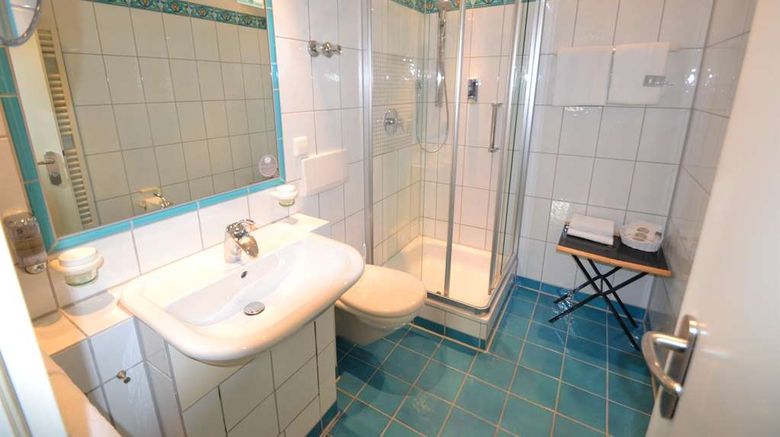 <b>Hotel Schwanen Metzingen Room</b>. Images powered by <a href="https://iceportal.shijigroup.com/" title="IcePortal" target="_blank">IcePortal</a>.
