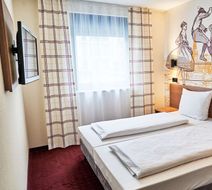McDreams Hotel Muenchen Messe Room