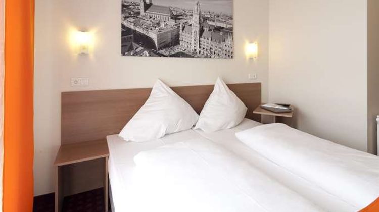 McDreams Hotel Muenchen Messe Room