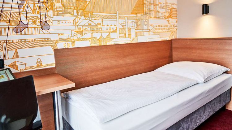 McDreams Hotel Muenchen Messe Room
