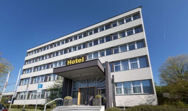 AMH Airport Messe Hotel Exterior