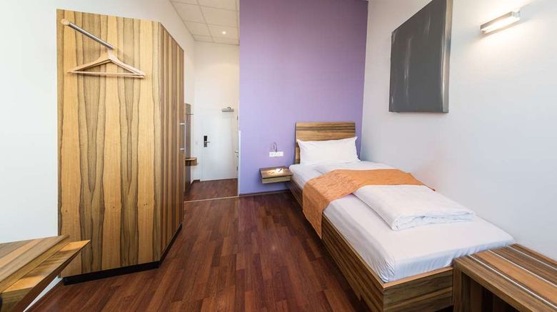 <b>AMH Airport Messe Hotel Room</b>. Images powered by <a href="https://iceportal.shijigroup.com/" title="IcePortal" target="_blank">IcePortal</a>.