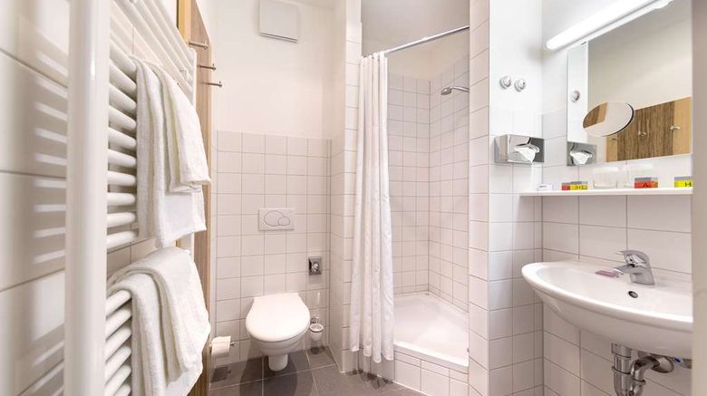 <b>AMH Airport Messe Hotel Room</b>. Images powered by <a href="https://iceportal.shijigroup.com/" title="IcePortal" target="_blank">IcePortal</a>.