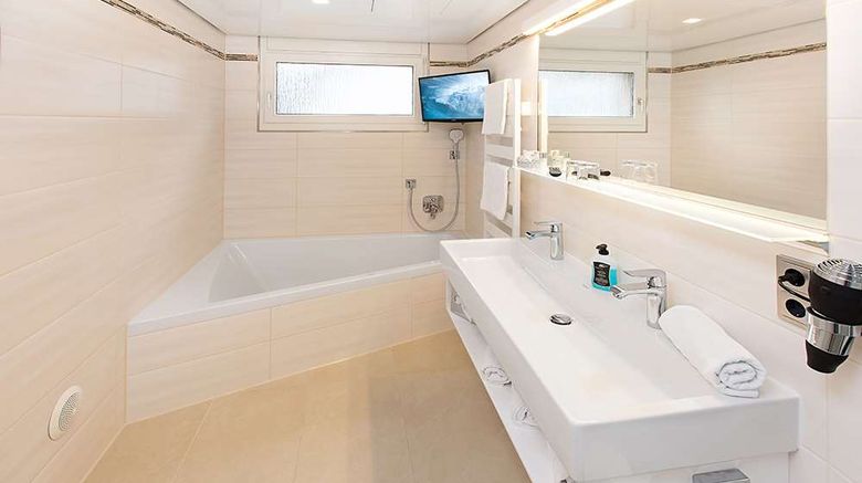 <b>AKZENT-Hotel Altdorfer Hof Room</b>. Images powered by <a href="https://iceportal.shijigroup.com/" title="IcePortal" target="_blank">IcePortal</a>.