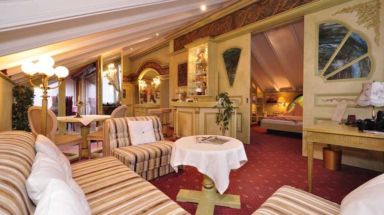 <b>AKZENT-Hotel Altdorfer Hof Suite</b>. Images powered by <a href="https://iceportal.shijigroup.com/" title="IcePortal" target="_blank">IcePortal</a>.