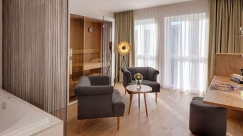 <b>McDreams Hotel Essen-City Room</b>. Images powered by <a href="https://iceportal.shijigroup.com/" title="IcePortal" target="_blank">IcePortal</a>.