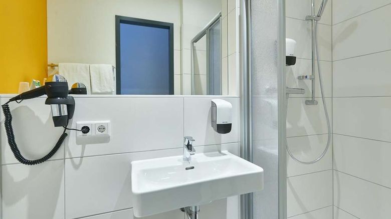 <b>McDreams Hotel Monchengladbach Room</b>. Images powered by <a href="https://iceportal.shijigroup.com/" title="IcePortal" target="_blank">IcePortal</a>.
