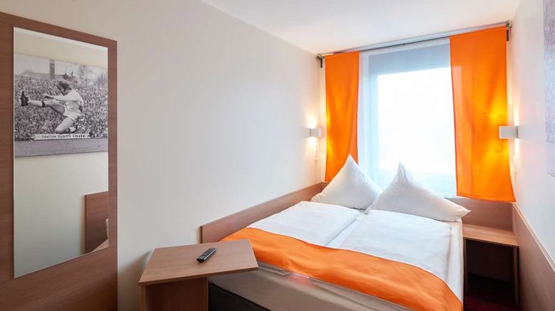 <b>McDreams Hotel Monchengladbach Room</b>. Images powered by <a href="https://iceportal.shijigroup.com/" title="IcePortal" target="_blank">IcePortal</a>.