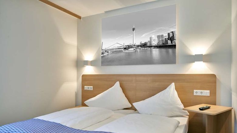 <b>McDreams Hotel Duesseldorf-City Room</b>. Images powered by <a href="https://iceportal.shijigroup.com/" title="IcePortal" target="_blank">IcePortal</a>.