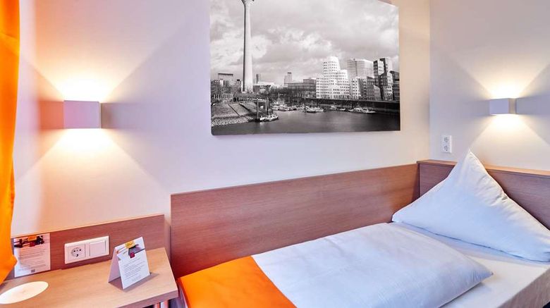 <b>McDreams Hotel Duesseldorf-City Room</b>. Images powered by <a href="https://iceportal.shijigroup.com/" title="IcePortal" target="_blank">IcePortal</a>.