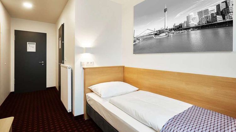 McDreams Hotel Duesseldorf-City Room