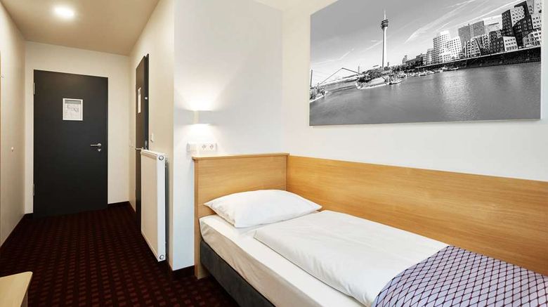 <b>McDreams Hotel Duesseldorf-City Room</b>. Images powered by <a href="https://iceportal.shijigroup.com/" title="IcePortal" target="_blank">IcePortal</a>.