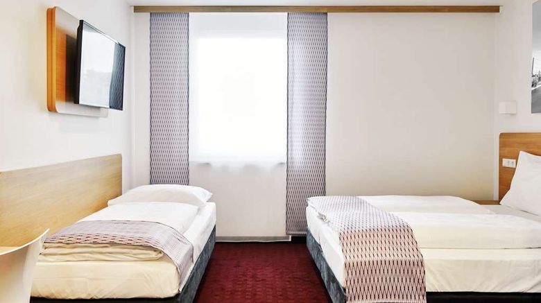 <b>McDreams Hotel Duesseldorf-City Room</b>. Images powered by <a href="https://iceportal.shijigroup.com/" title="IcePortal" target="_blank">IcePortal</a>.