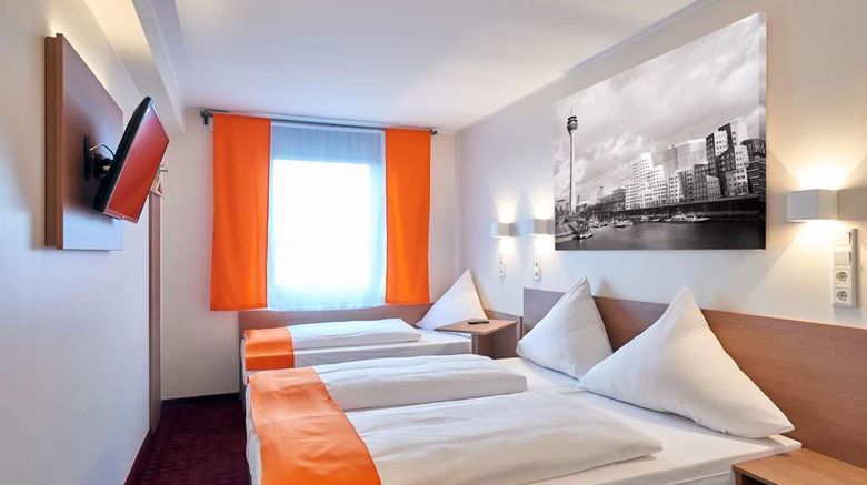 <b>McDreams Hotel Duesseldorf-City Room</b>. Images powered by <a href="https://iceportal.shijigroup.com/" title="IcePortal" target="_blank">IcePortal</a>.