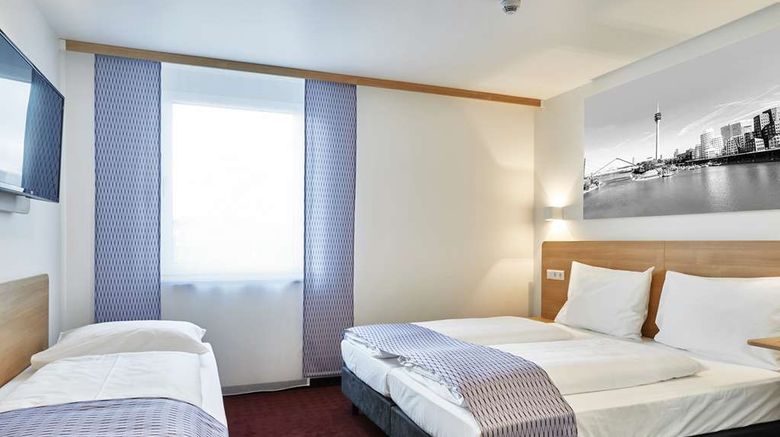 <b>McDreams Hotel Duesseldorf-City Room</b>. Images powered by <a href="https://iceportal.shijigroup.com/" title="IcePortal" target="_blank">IcePortal</a>.