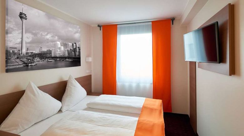 <b>McDreams Hotel Duesseldorf-City Room</b>. Images powered by <a href="https://iceportal.shijigroup.com/" title="IcePortal" target="_blank">IcePortal</a>.