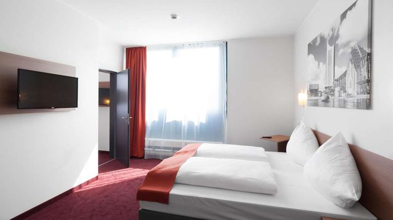 <b>McDreams Hotel Leipzig-City Room</b>. Images powered by <a href="https://iceportal.shijigroup.com/" title="IcePortal" target="_blank">IcePortal</a>.