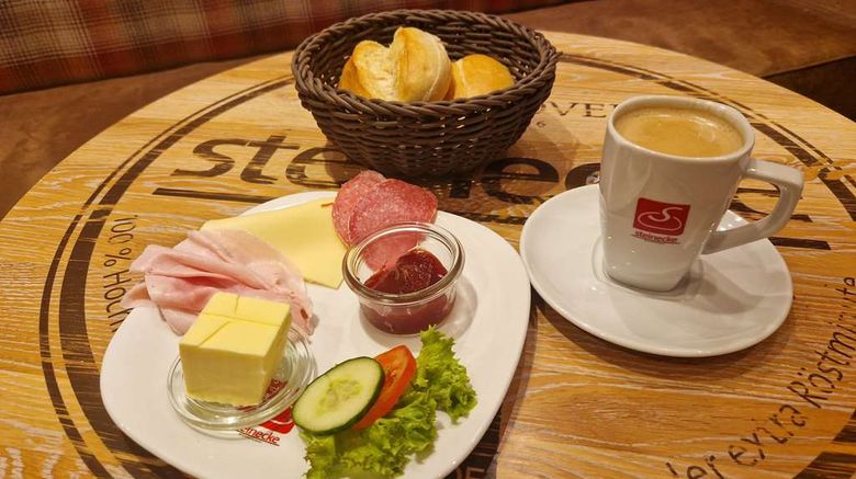 <b>McDreams Hotel Leipzig-City Restaurant</b>. Images powered by <a href="https://iceportal.shijigroup.com/" title="IcePortal" target="_blank">IcePortal</a>.