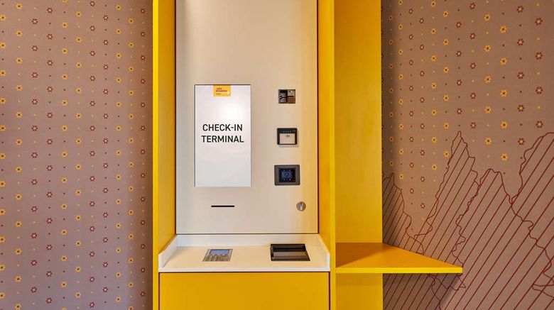 <b>Mcdreams Hotel Ingolstadt Lobby</b>. Images powered by <a href="https://iceportal.shijigroup.com/" title="IcePortal" target="_blank">IcePortal</a>.