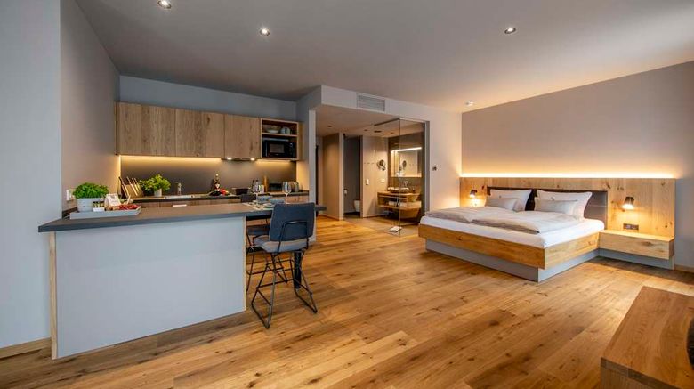 <b>Hotel Laupheimer Hof Suite</b>. Images powered by <a href="https://iceportal.shijigroup.com/" title="IcePortal" target="_blank">IcePortal</a>.