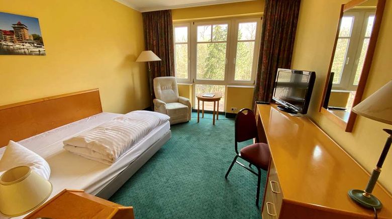 <b>The Royal Inn Park Hotel Fasanerie Room</b>. Images powered by <a href="https://iceportal.shijigroup.com/" title="IcePortal" target="_blank">IcePortal</a>.