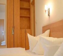 AKZENT-Hotel Roter Lowe Room