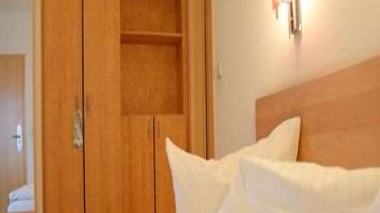 AKZENT-Hotel Roter Lowe Room