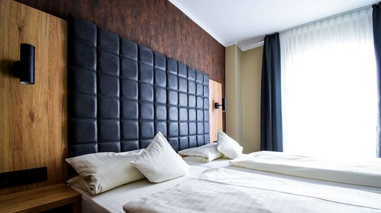 AKZENT-Hotel Roter Lowe Room