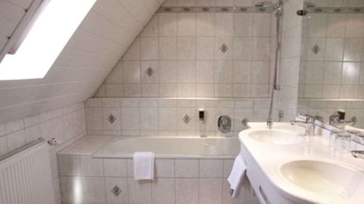 AKZENT-Hotel Roter Lowe Room