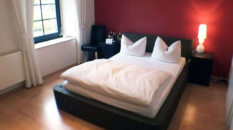 <b>Burg Wegberg Top Hotel Room</b>. Images powered by <a href="https://iceportal.shijigroup.com/" title="IcePortal" target="_blank">IcePortal</a>.