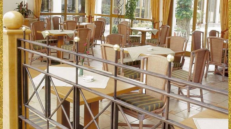 <b>Gasthof Meyer Restaurant</b>. Images powered by <a href="https://iceportal.shijigroup.com/" title="IcePortal" target="_blank">IcePortal</a>.