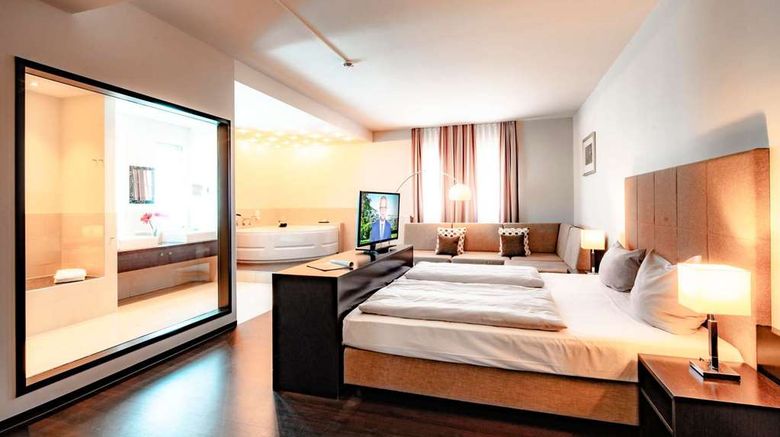 <b>Friendly Cityhotel Oktopus Suite</b>. Images powered by <a href="https://iceportal.shijigroup.com/" title="IcePortal" target="_blank">IcePortal</a>.