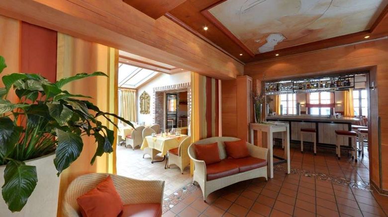 <b>Hotel Augsburger Hof Lobby</b>. Images powered by <a href="https://iceportal.shijigroup.com/" title="IcePortal" target="_blank">IcePortal</a>.