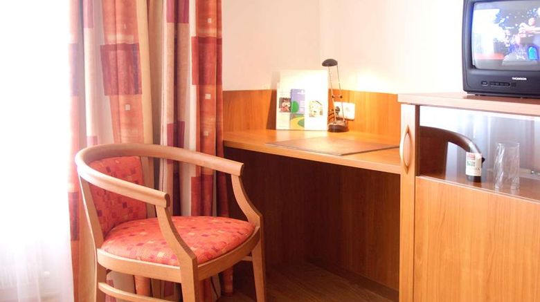 <b>Hotel Brunner Room</b>. Images powered by <a href="https://iceportal.shijigroup.com/" title="IcePortal" target="_blank">IcePortal</a>.
