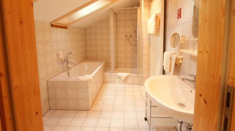 <b>Hotel Brunner Room</b>. Images powered by <a href="https://iceportal.shijigroup.com/" title="IcePortal" target="_blank">IcePortal</a>.