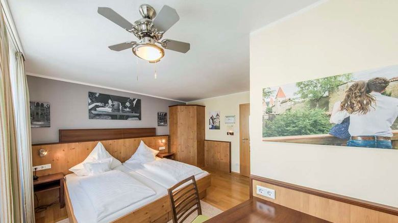 <b>Hotel Brunner Room</b>. Images powered by <a href="https://iceportal.shijigroup.com/" title="IcePortal" target="_blank">IcePortal</a>.