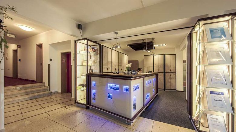 <b>Hotel Brunner Lobby</b>. Images powered by <a href="https://iceportal.shijigroup.com/" title="IcePortal" target="_blank">IcePortal</a>.