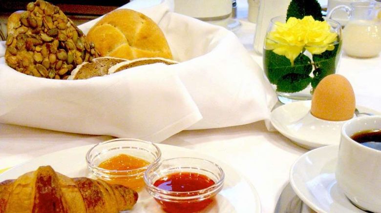 <b>Hotel Brunner Restaurant</b>. Images powered by <a href="https://iceportal.shijigroup.com/" title="IcePortal" target="_blank">IcePortal</a>.