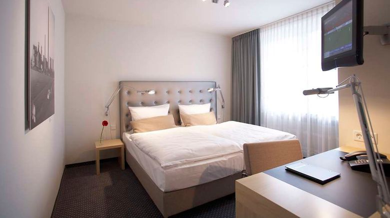 <b>Hotel Maximilians Room</b>. Images powered by <a href="https://iceportal.shijigroup.com/" title="IcePortal" target="_blank">IcePortal</a>.