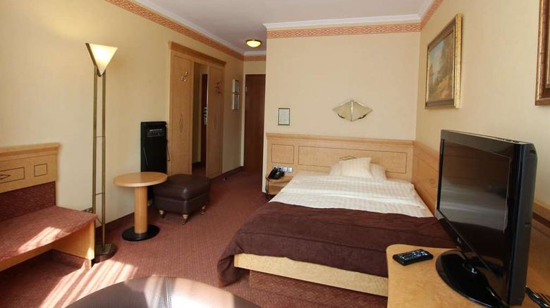 <b>Eden Hotel Room</b>. Images powered by <a href="https://iceportal.shijigroup.com/" title="IcePortal" target="_blank">IcePortal</a>.