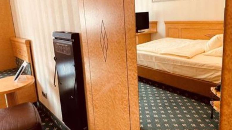 <b>Eden Hotel Room</b>. Images powered by <a href="https://iceportal.shijigroup.com/" title="IcePortal" target="_blank">IcePortal</a>.