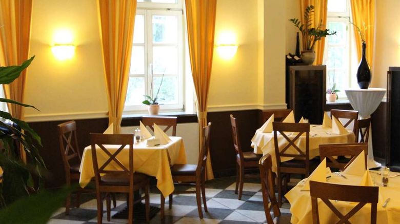 <b>Eden Hotel Restaurant</b>. Images powered by <a href="https://iceportal.shijigroup.com/" title="IcePortal" target="_blank">IcePortal</a>.